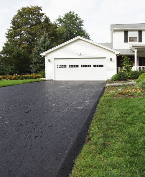 Blacktop Driveway Paving in Kingwood